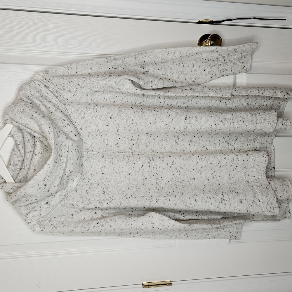 Max Studio woman 1x heathered white gray cowl neck oversized sweater